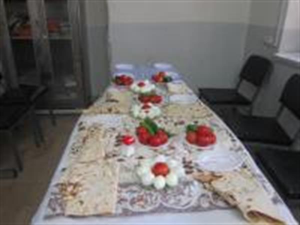 صرف صبحانه کاری در مرکز بهداشتی درمانی شماره 1 کرند غرب به مناسبت روز جهانی تخم مرغ(17مهرماه1393)