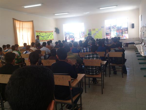 برگزاری جلسه آموزشی با موضوع اعتیاد برای دانش آموزان یکی از مدارس کرند غرب