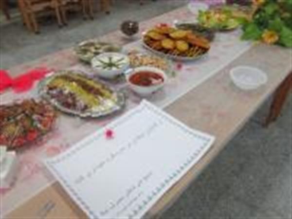 برگزاری جشنواره غذاهای سنتی به مناسبت دهه مبارکه فجر در دالاهو